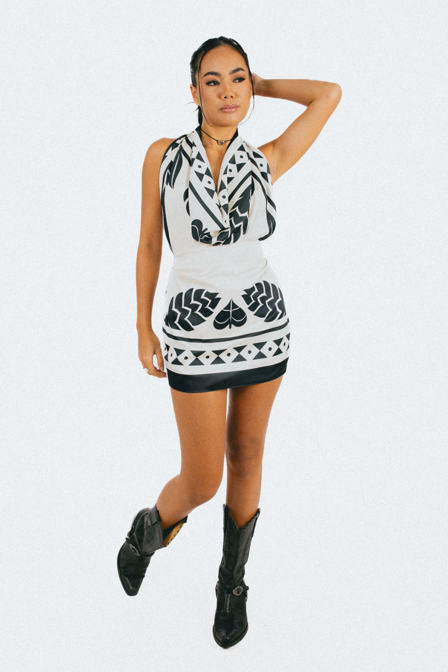 Aimata Tahiti Long Pāreu Roman Black and White